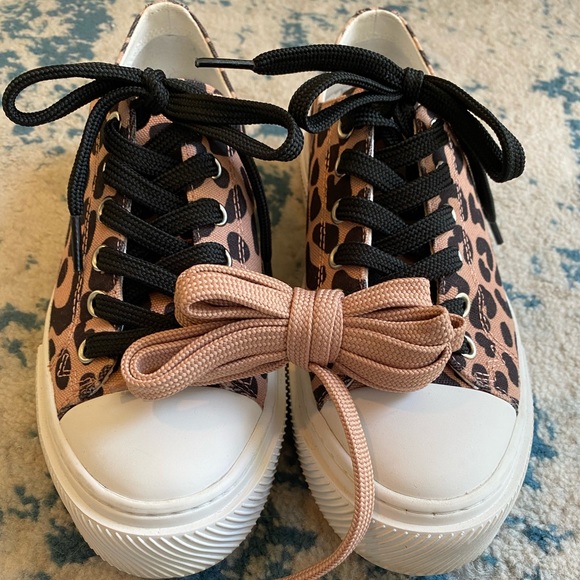 Stuart Weitzman Ollie Cheetah Canvas Low Top Sneaker - Picture 8 of 8